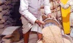 राशन कार्ड धारकों को मिली राहत- मिलता रहेगा अभी मुफ्त राशन राशन कार्ड धारकों को मिली राहत- मिलता रहेगा अभी मुफ्त राशन