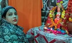 दुर्गा पूजा कर रही बीजेपी नेता के खिलाफ लगाए पोस्टर-दी ऐसी धमकी