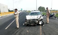 हवा में उडी कार डिवाइडर पार कर दूसरी से भिड़ी-मच गया कोहराम हवा में उडी कार डिवाइडर पार कर दूसरी से भिड़ी-मच गया कोहराम