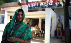 गंदे पैर बेड पर चढ़े बेटे को बाप ने पीट-पीटकर उतारा मौत के घाट