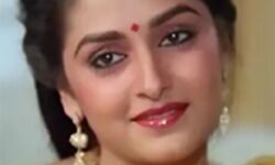 जयाप्रदा का बदला लुक- खूबसूरती से मचा रही धमाल