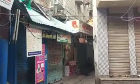 ज्वेलरी शोरूम पर चोरों का धावा- सात करोड़ की चोरी- चोरों पर इनाम
