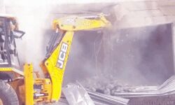 गैंगस्टर की प्रॉपर्टी पर चलेगा बुलडोजर- ध्वस्त होंगी इतनी दुकानें गैंगस्टर की प्रॉपर्टी पर चलेगा बुलडोजर- ध्वस्त होंगी इतनी दुकानें