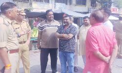 फोर्स के साथ पहुंचे सीओ तो दूर तक भी नजर आये हुड़दंगी युवक फोर्स के साथ पहुंचे सीओ तो दूर तक भी नजर आये हुड़दंगी युवक