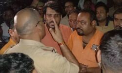 उधर दुकानदारों की पुलिस से झड़प- इधर कार से सामान ले उड़े चोर