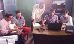 पटवारी के धुलवाये हाथ तो रिश्वत से रंगे मिले- अब किए गिरफ्तार पटवारी के धुलवाये हाथ तो रिश्वत से रंगे मिले- अब किए गिरफ्तार