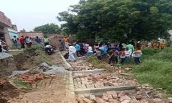 दीवार गिरने से मलबे में दबकर मजदूरों की निकली जान दीवार गिरने से मलबे में दबकर मजदूरों की निकली जान