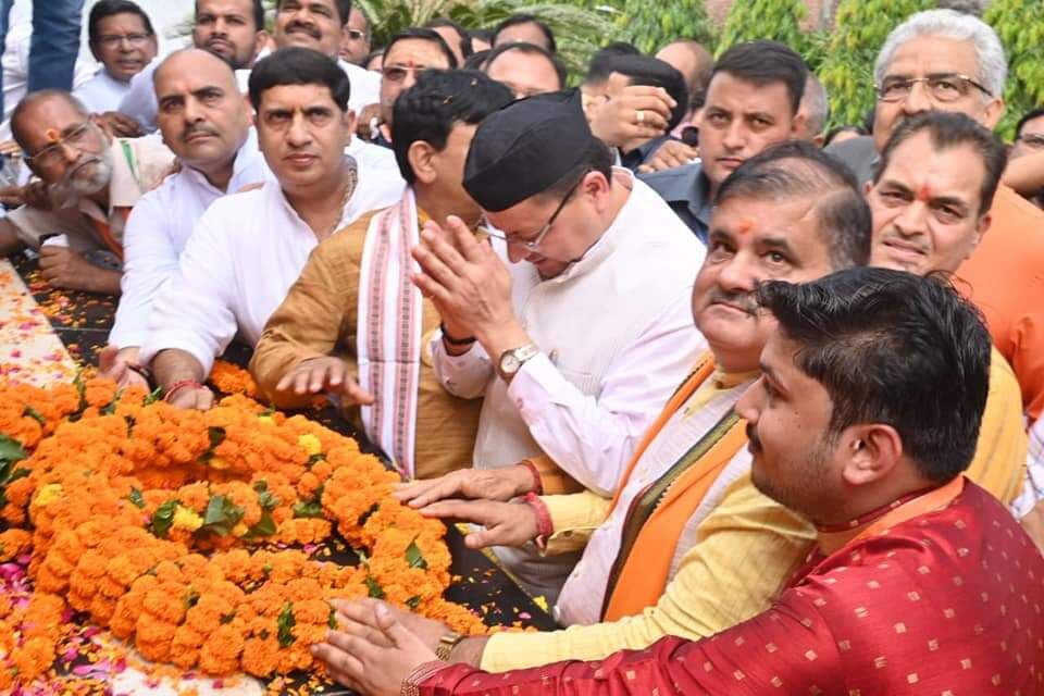 सीएम पुष्कर सिंह धामी पहुंचे रामपुर तिराहा - शहीदों को दी श्रद्धांजलि