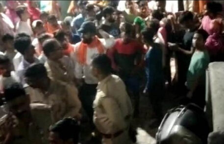 दुर्गा पंडाल में युवक ने भजन कीर्तन का किया विरोध- परिवार समेत पहुंचा जेल