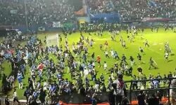 फुटबॉल मैच के बाद समर्थकों का बवाल, 129 लोगों की मौत