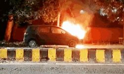 धूं धूं करके चली कार में जल गए ग्राम प्रधानों की जांच के कागजात