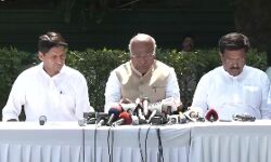 कांग्रेस के प्रवक्ताओं ने दिया इस्तीफा- कहीं यह बड़ी बात