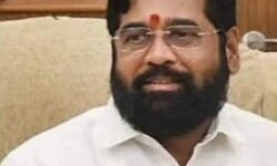 आदित्य के किले में एकनाथ की घुसपैठ- हजारों शिवसैनिक किए शामिल आदित्य के किले में एकनाथ की घुसपैठ- हजारों शिवसैनिक किए शामिल