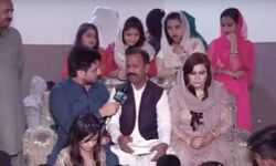 कुनबा बढना रहेगा जारी-62 सदस्य परिवार के मुखिया ने रचाई पांचवी शादी कुनबा बढना रहेगा जारी-62 सदस्य परिवार के मुखिया ने रचाई पांचवी शादी