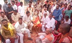 210 साल पुरानी रामलीला को एसडीएम ने कराया बंद तो महंत ने त्यागा.. 210 साल पुरानी रामलीला को एसडीएम ने कराया बंद तो महंत ने त्यागा..