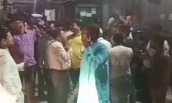 इधर सेल्फी ले रही थी किशोरी-उधर चमडी समेत उखड गये सिर के बाल, अब.. इधर सेल्फी ले रही थी किशोरी-उधर चमडी समेत उखड गये सिर के बाल, अब..