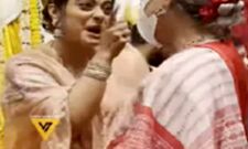 दुर्गा पूजा पंडाल में जया बच्चन को काजोल की मीठी डांट दुर्गा पूजा पंडाल में जया बच्चन को काजोल की मीठी डांट