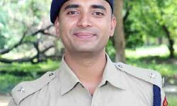 जन्मदिन विशेष - अंतिम जीत तक कोशिश कर IPS बने और सपना किया पूरा जन्मदिन विशेष - अंतिम जीत तक कोशिश कर IPS बने और सपना किया पूरा