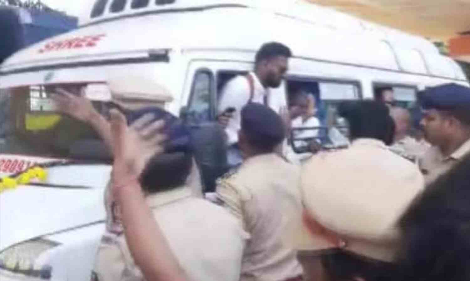 आरएसएस मुख्यालय को घेरने की कोशिश, कई हिरासत में-लगाई धारा 144