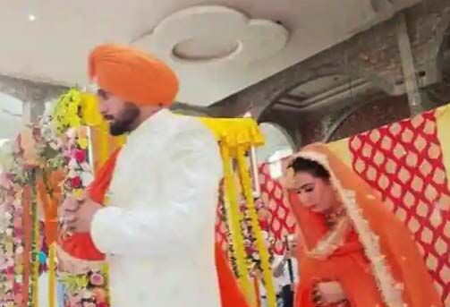 एमएलए और पार्टी कार्यकर्ता आए नजदीक- दोनों ने अब रचा ली शादी