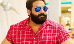 पुलिस की घेराबंदी हुई फेल- बॉबी कटारिया ने पेश होकर करा ली बेल पुलिस की घेराबंदी हुई फेल- बॉबी कटारिया ने पेश होकर करा ली बेल