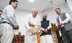 उत्पादन तथा उत्पादकता दोनों को बढ़ाना जरूरीः सूर्य प्रताप शाही उत्पादन तथा उत्पादकता दोनों को बढ़ाना जरूरीः सूर्य प्रताप शाही