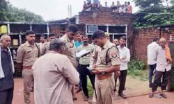 डबल मर्डर-पत्नी और मासूम बेटी की चाकू से गोदकर हत्या- फैली सनसनी डबल मर्डर-पत्नी और मासूम बेटी की चाकू से गोदकर हत्या- फैली सनसनी