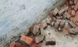 बारिश की मार से गिरी मकान की छत- मासूम समेत दंपत्ति घायल बारिश की मार से गिरी मकान की छत- मासूम समेत दंपत्ति घायल