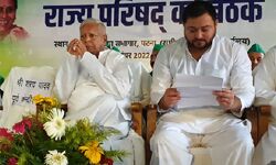 पर्दे के पीछे ताजपोशी पर्दे के पीछे ताजपोशी