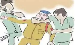 पुलिस पर भारी पडे बदमाश-पिटाई कर थानेदार व सिपाही का किया यह हाल पुलिस पर भारी पडे बदमाश-पिटाई कर थानेदार व सिपाही का किया यह हाल