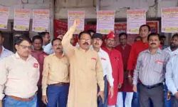 निजीकरण के विरोध में उतरे रेलकर्मी- लगाए ऐसे ऐसे नारे और कहा..