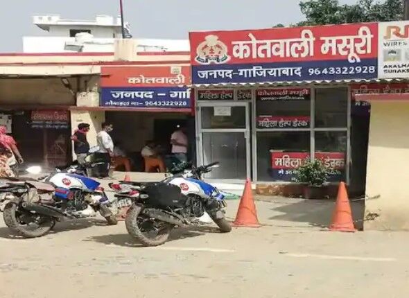 चादर के विवाद में पत्नी को चाकू से गोदा- किए ताबड़तोड़ प्रहार चादर के विवाद में पत्नी को चाकू से गोदा- किए ताबड़तोड़ प्रहार