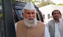 सपा सांसद ने फिर दिया विवादित- बयान लड़कियों को लेकर कह दी ऐसी बात सपा सांसद ने फिर दिया विवादित- बयान लड़कियों को लेकर कह दी ऐसी बात