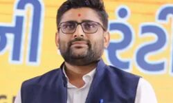 पीएम को अपशब्द कहने वाले आप अध्यक्ष कानून के शिकंजे फंसे-कर लिये.. पीएम को अपशब्द कहने वाले आप अध्यक्ष कानून के शिकंजे फंसे-कर लिये..