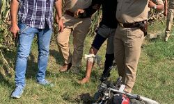 एनकाउंटर में लंगड़ा हुआ गौ तस्कर साथी समेत किया गिरफ्तार एनकाउंटर में लंगड़ा हुआ गौ तस्कर साथी समेत किया गिरफ्तार