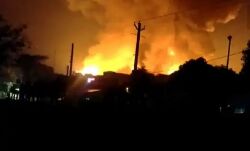 ऑटो पार्ट्स बनाने वाली कंपनी में लगी आग से दहला इलाका ऑटो पार्ट्स बनाने वाली कंपनी में लगी आग से दहला इलाका