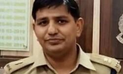 हत्या के आरोपी एक लाख के इनामी भगौडे आईपीएस का कोर्ट में सरेंडर हत्या के आरोपी एक लाख के इनामी भगौडे आईपीएस का कोर्ट में सरेंडर