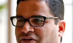 किसकी तरफ है पीके का इशारा