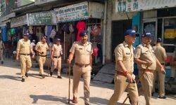 शोभायात्रा को लेकर लगाई धारा 144- भारी पुलिस बल तैनात, कई हिरासत में शोभायात्रा को लेकर लगाई धारा 144- भारी पुलिस बल तैनात, कई हिरासत में