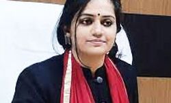 DM ने अंगद के पैर की तरह जमे बैठे एसडीएम एवं तहसीलदारों के उखाडे विकेट DM ने अंगद के पैर की तरह जमे बैठे एसडीएम एवं तहसीलदारों के उखाडे विकेट