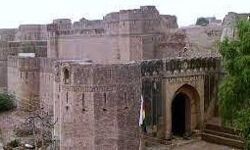 भटनेर दुर्ग की दीवार ढहने से छह मजदूर दबे एक की मौत