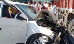 हाईवे पर ट्रक एवं कार की भिड़ंत- दंपत्ति की मौत- कई घायल हाईवे पर ट्रक एवं कार की भिड़ंत- दंपत्ति की मौत- कई घायल