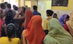 बेलगाम हुई कार ने स्कूल जा रहे बच्चों को रौंदा-सगी बहनों समेत 3 की मौत बेलगाम हुई कार ने स्कूल जा रहे बच्चों को रौंदा-सगी बहनों समेत 3 की मौत