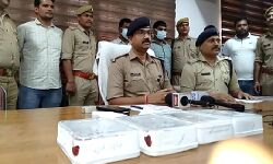 पुलिस के शिंकजे में फंसे चोर- लाखों की नकदी सहित सोना-चांदी बरामद