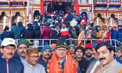 सीएम धामी पहुंचे बद्रीनाथ - पीएम मोदी के कार्यक्रम की परखी तैयारी