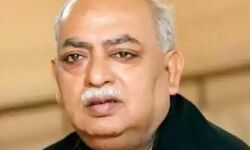 शायर का अटपटा बयान- मेरा बाप मुस्लिम था लेकिन मां की गारंटी नहीं शायर का अटपटा बयान- मेरा बाप मुस्लिम था लेकिन मां की गारंटी नहीं