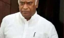 खडगे के कांग्रेस चीफ बनने पर पीएम मोदी ने किया ट्वीट और बोले.. खडगे के कांग्रेस चीफ बनने पर पीएम मोदी ने किया ट्वीट और बोले..