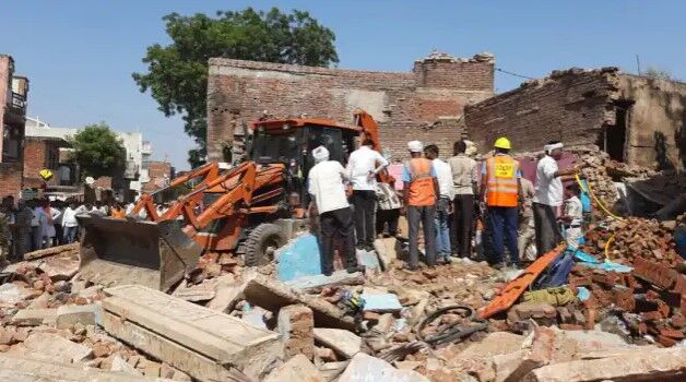 ताबडतोड बलॉस्ट से ऐसे उड गई अवैध पटाखा फैक्ट्री- चार लोगों की मौत