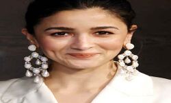 आलिया भट्ट ने फिल्म इंडस्ट्री में दस साल पूरे किये आलिया भट्ट ने फिल्म इंडस्ट्री में दस साल पूरे किये