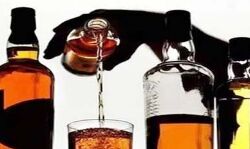 स्कूल किचन से मिली भारी मात्रा में शराब, प्रधानाचार्य निलंबित स्कूल किचन से मिली भारी मात्रा में शराब, प्रधानाचार्य निलंबित